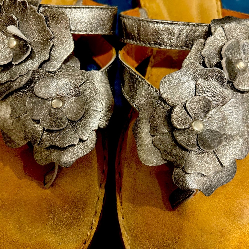 Clarks Thong Sandals